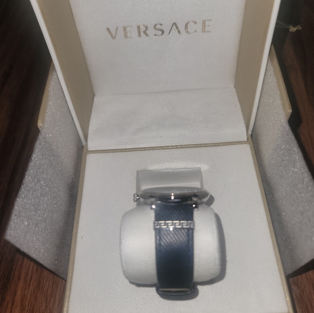 VERSACE WATCH... - Picture 7 of 11